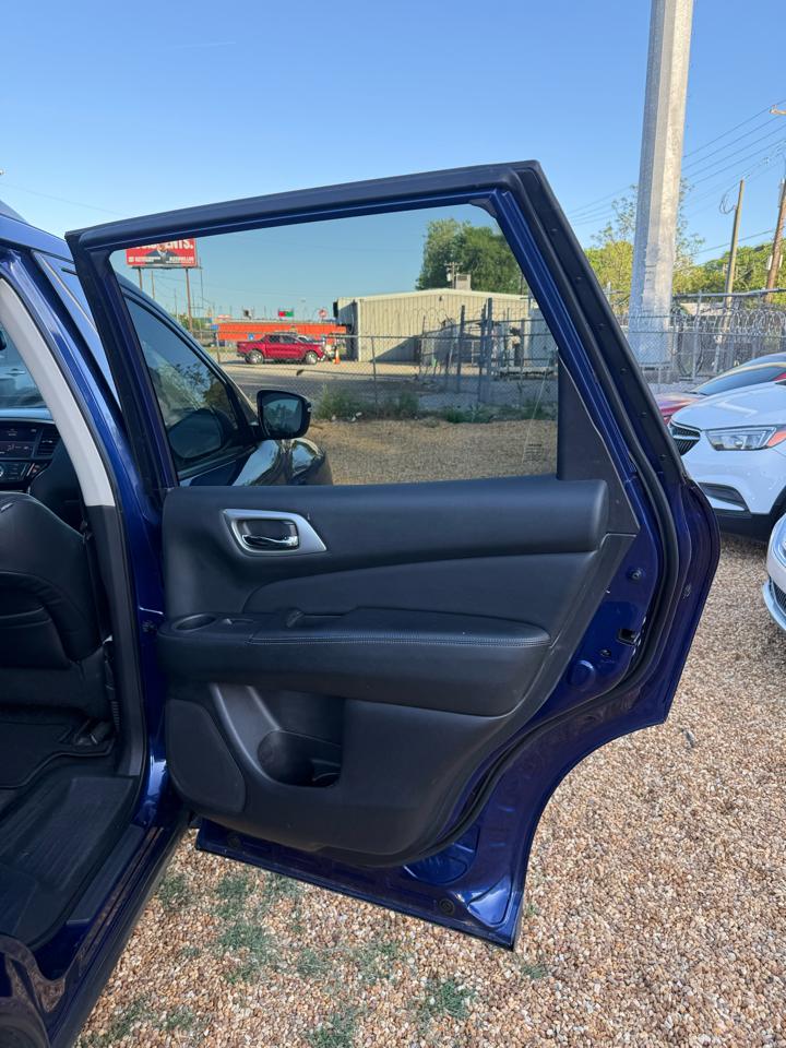 Nissan Pathfinder SV 2020