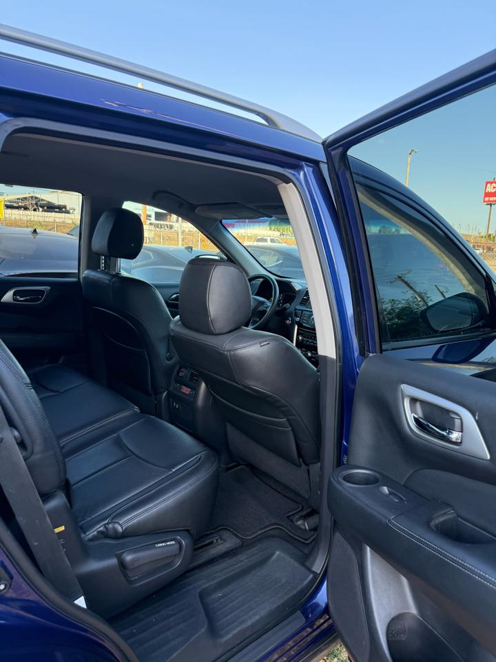 Nissan Pathfinder SV 2020