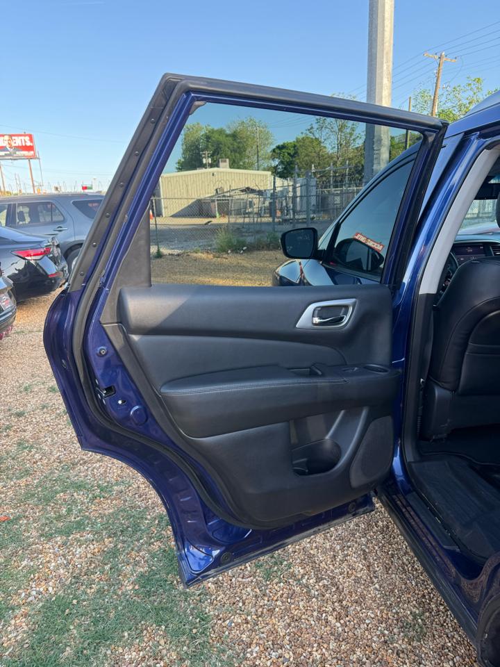 Nissan Pathfinder SV 2020