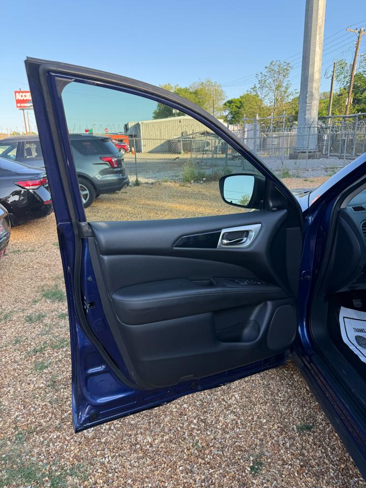 Nissan Pathfinder SV 2020