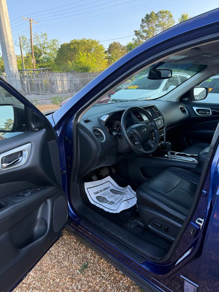 Nissan Pathfinder SV 2020