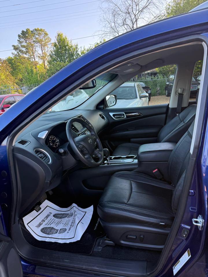 Nissan Pathfinder SV 2020