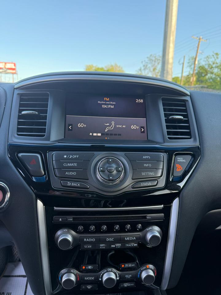 Nissan Pathfinder SV 2020