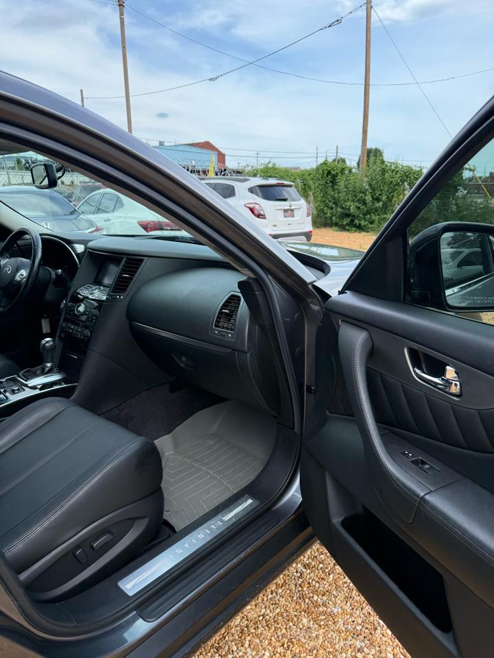 Infiniti QX70 Base 2017
