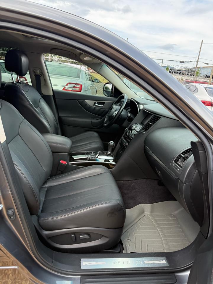 Infiniti QX70 Base 2017