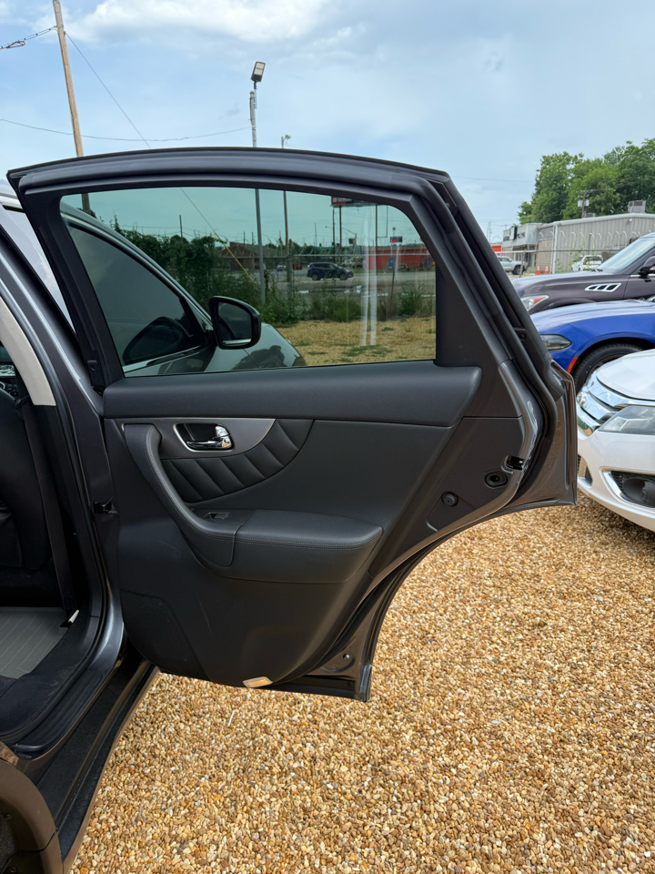 Infiniti QX70 Base 2017