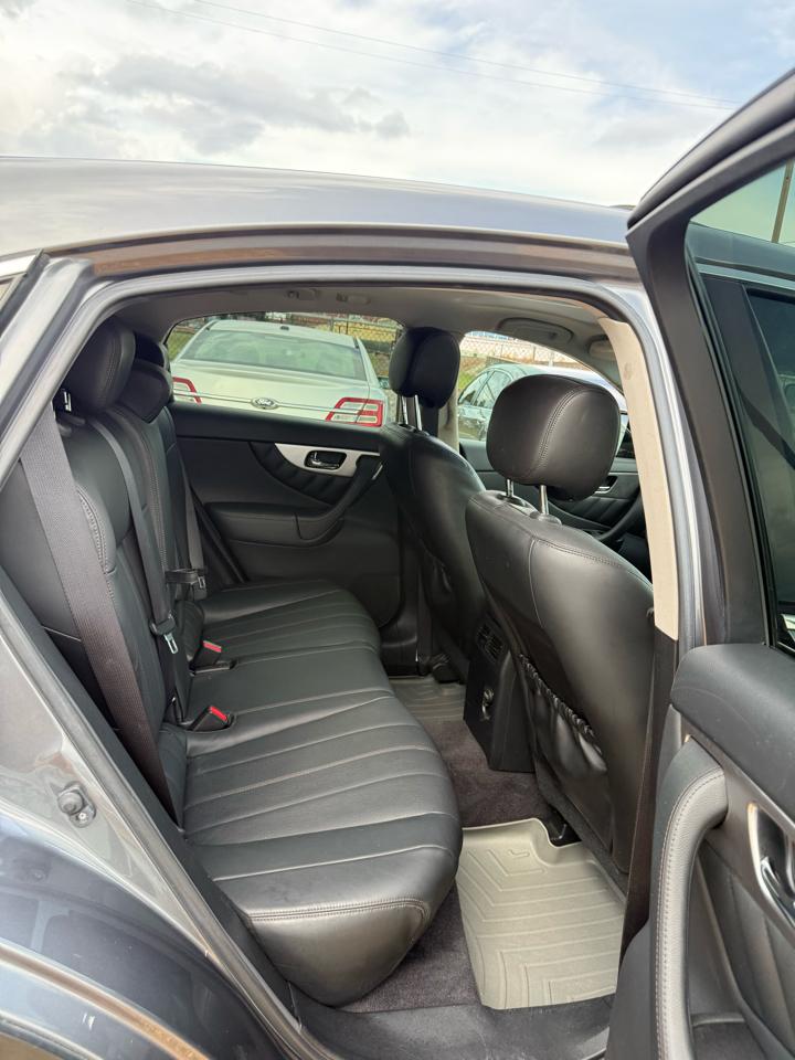 Infiniti QX70 Base 2017