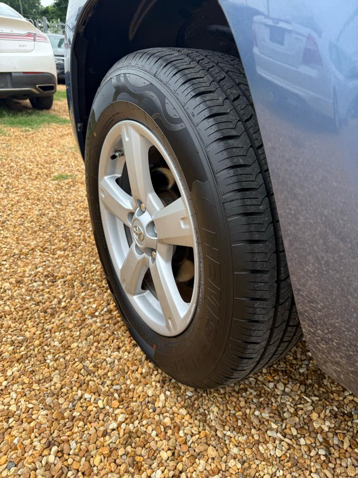 Toyota RAV4 Base I4 4WD 2008