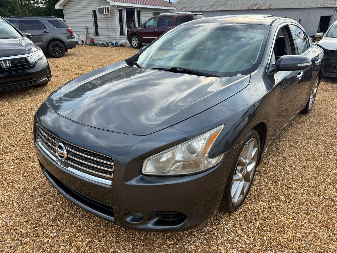 Nissan Maxima SV 2010