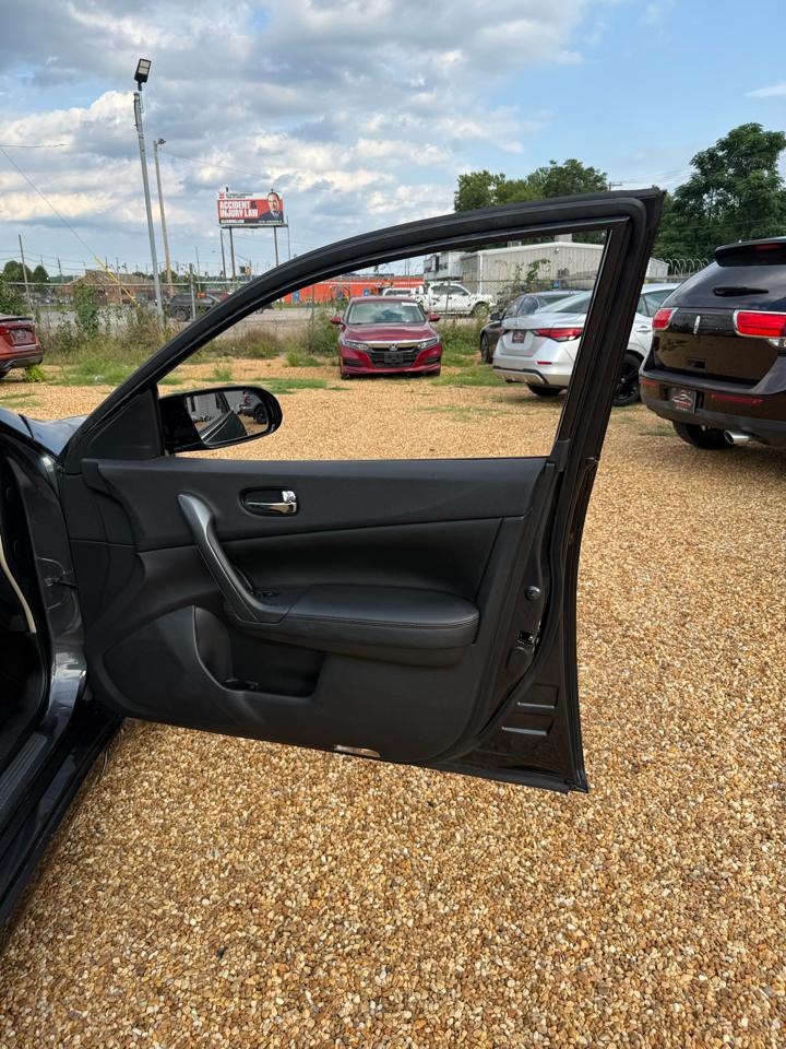 Nissan Maxima SV 2010