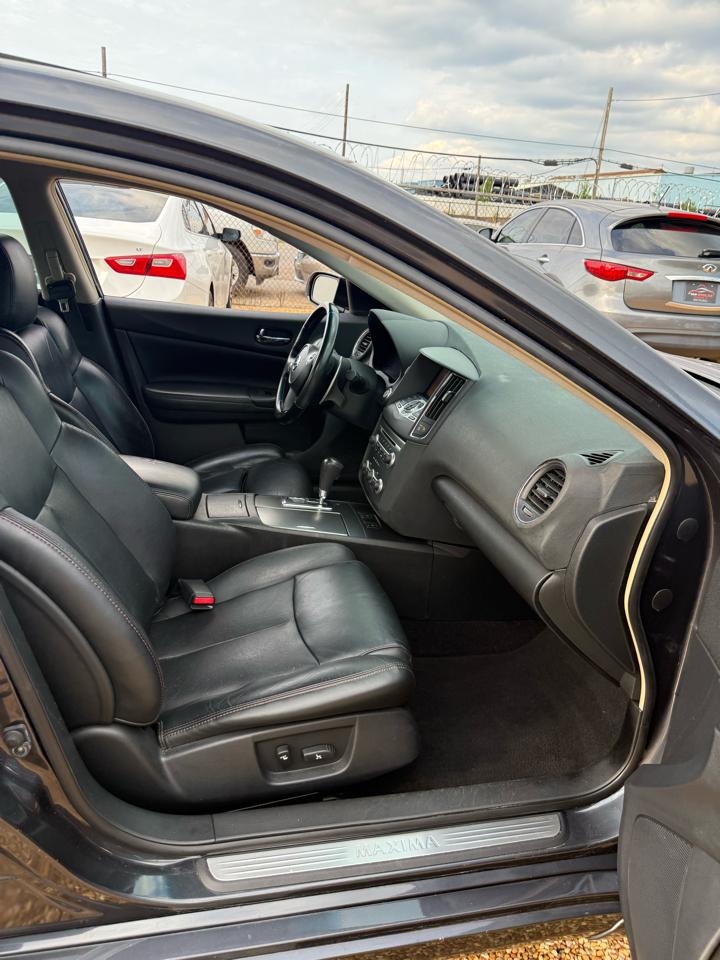 Nissan Maxima SV 2010