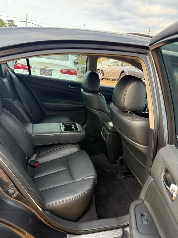 Nissan Maxima SV 2010
