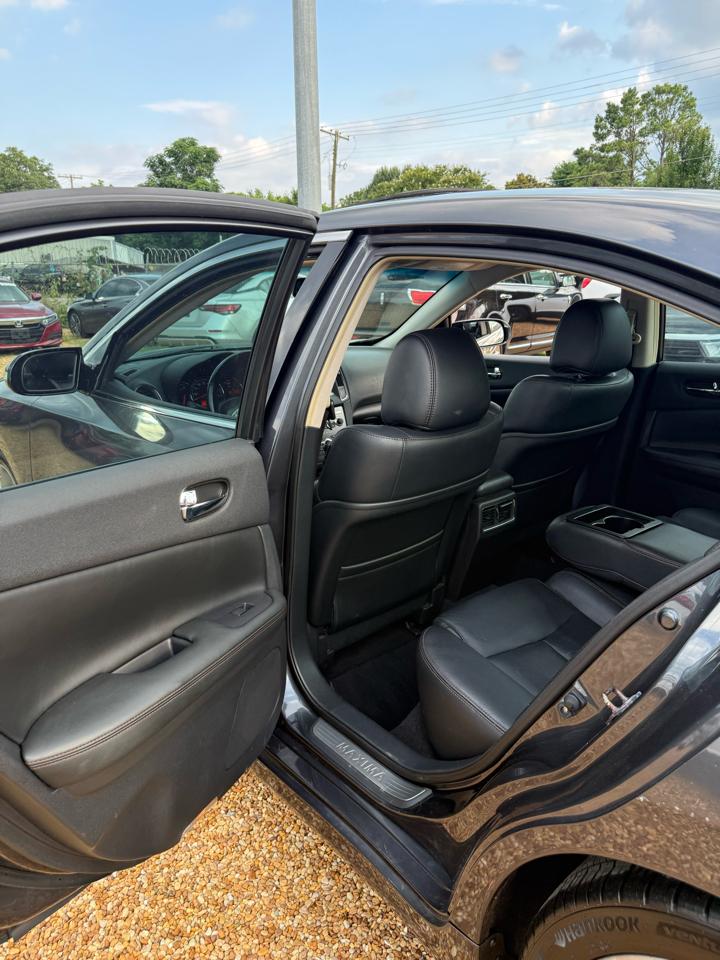 Nissan Maxima SV 2010