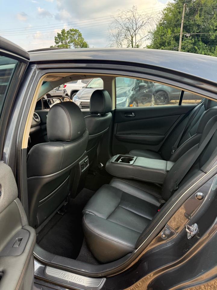 Nissan Maxima SV 2010