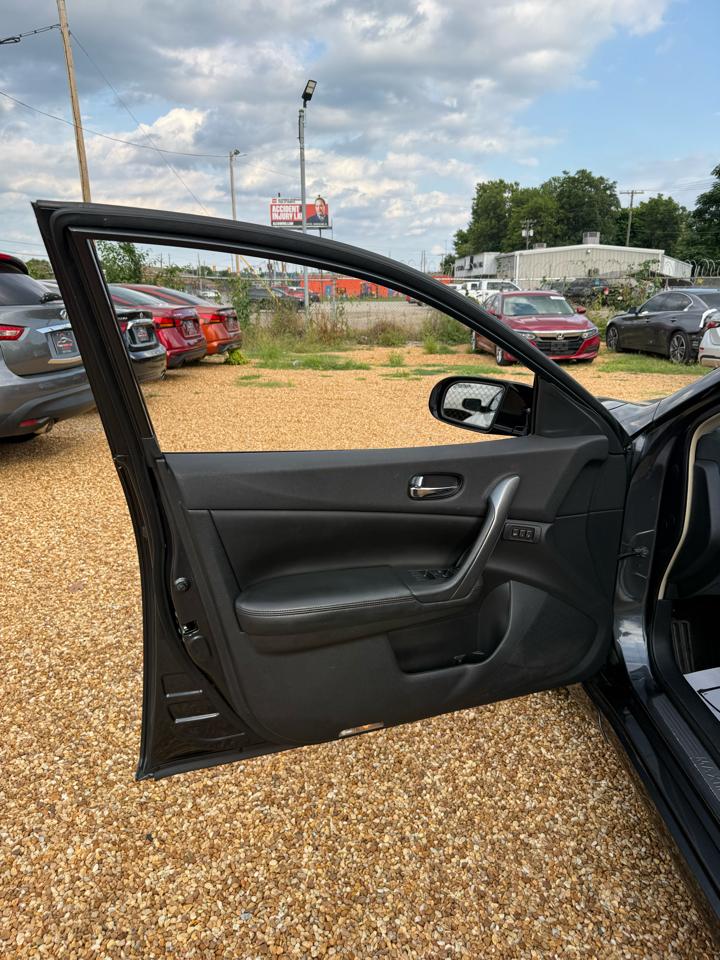 Nissan Maxima SV 2010