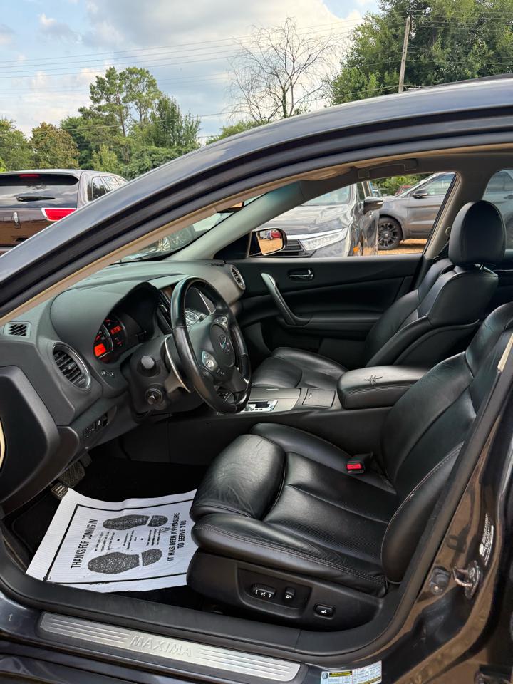 Nissan Maxima SV 2010