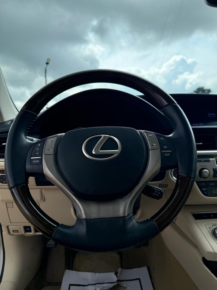 Lexus ES 350 Sedan 2013
