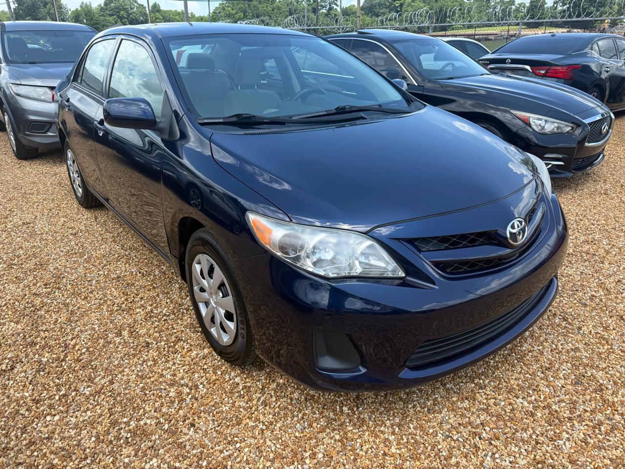 Toyota Corolla 4dr Sdn Auto LE (Natl) 2013