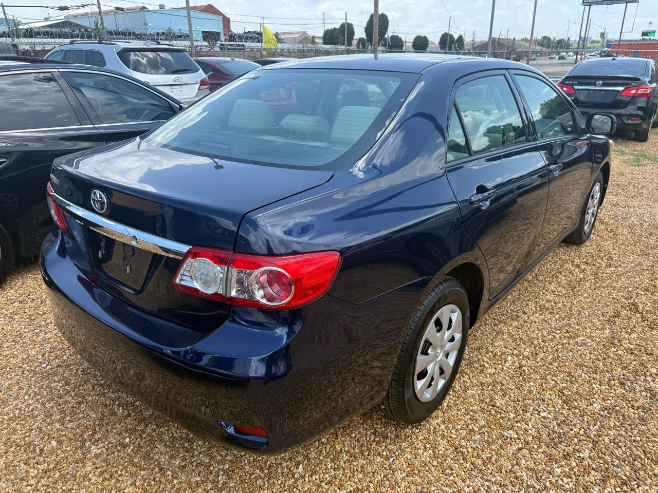 Toyota Corolla 4dr Sdn Auto LE (Natl) 2013