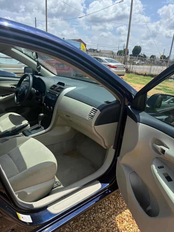 Toyota Corolla 4dr Sdn Auto LE (Natl) 2013