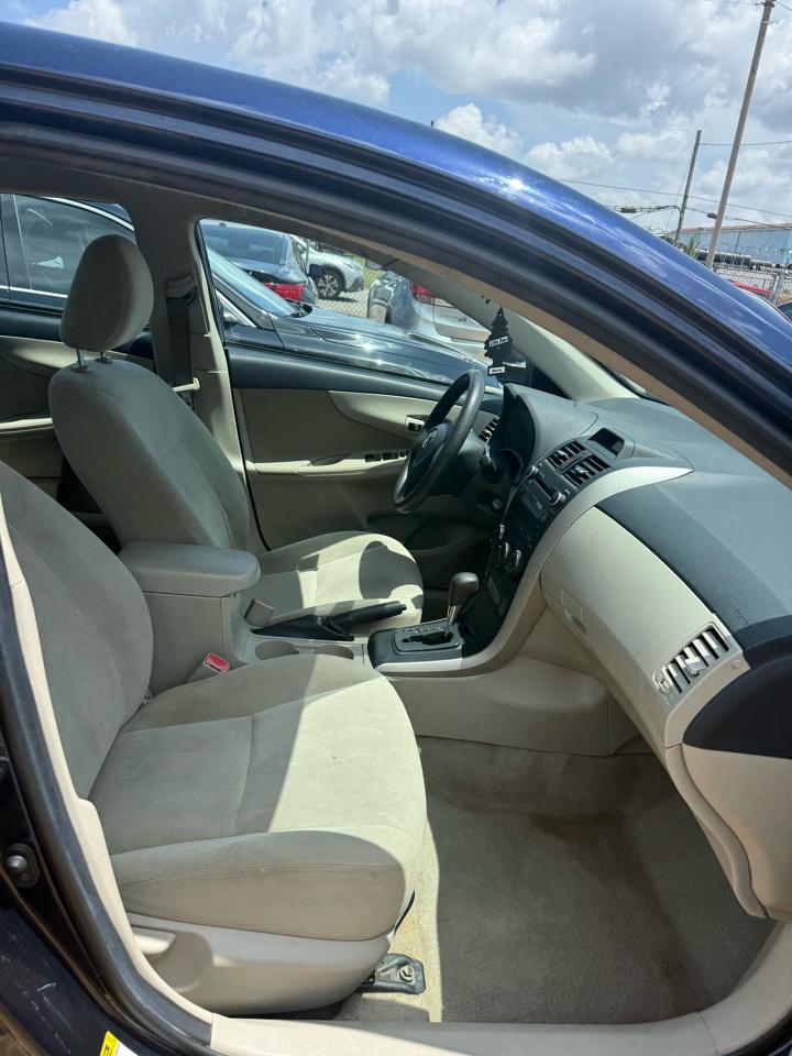 Toyota Corolla 4dr Sdn Auto LE (Natl) 2013