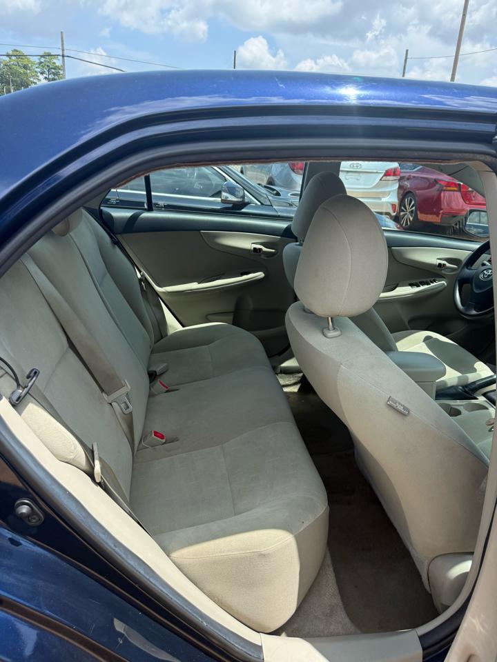 Toyota Corolla 4dr Sdn Auto LE (Natl) 2013