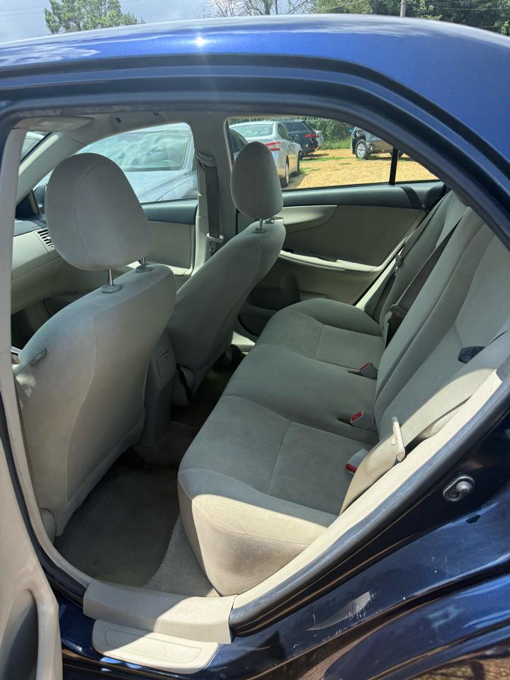 Toyota Corolla 4dr Sdn Auto LE (Natl) 2013