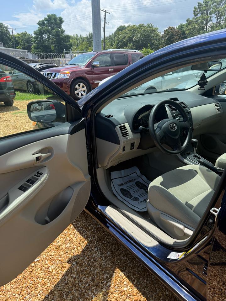 Toyota Corolla 4dr Sdn Auto LE (Natl) 2013