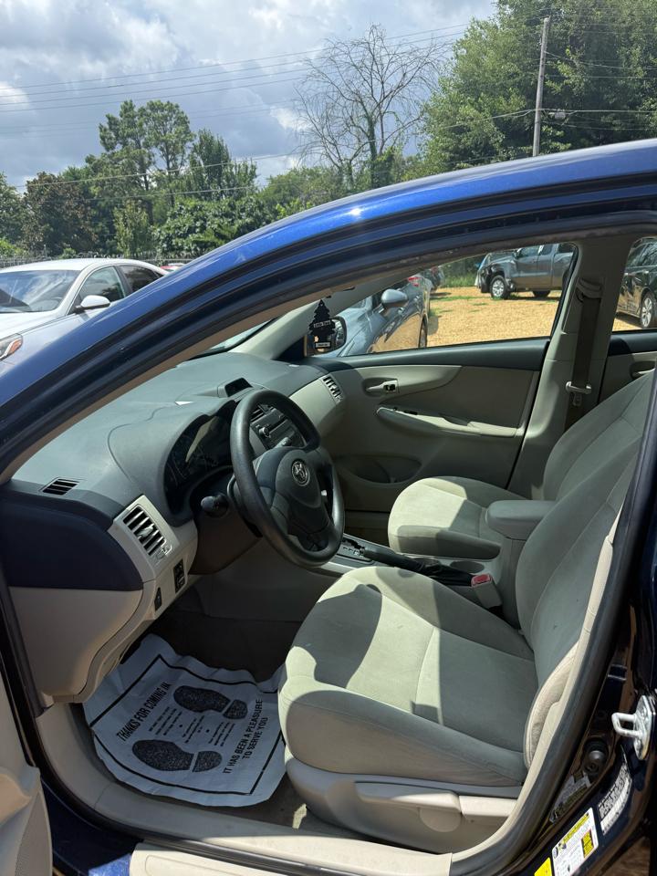 Toyota Corolla 4dr Sdn Auto LE (Natl) 2013