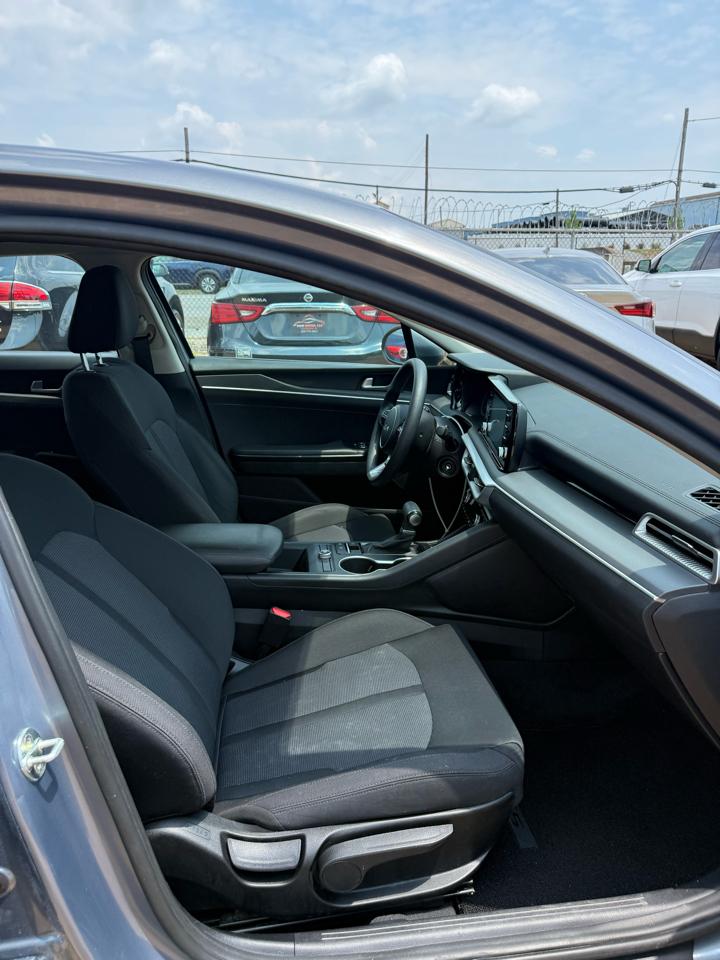 Kia K5 LX 2022