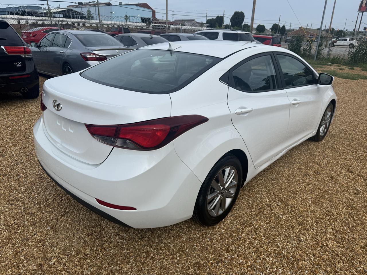Hyundai Elantra SE 6AT 2015