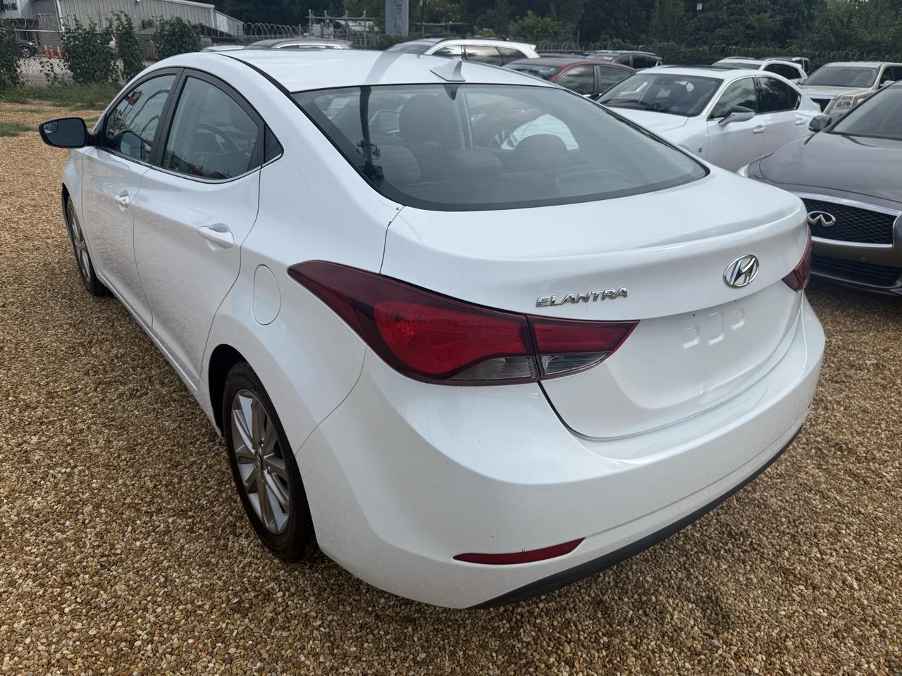 Hyundai Elantra SE 6AT 2015