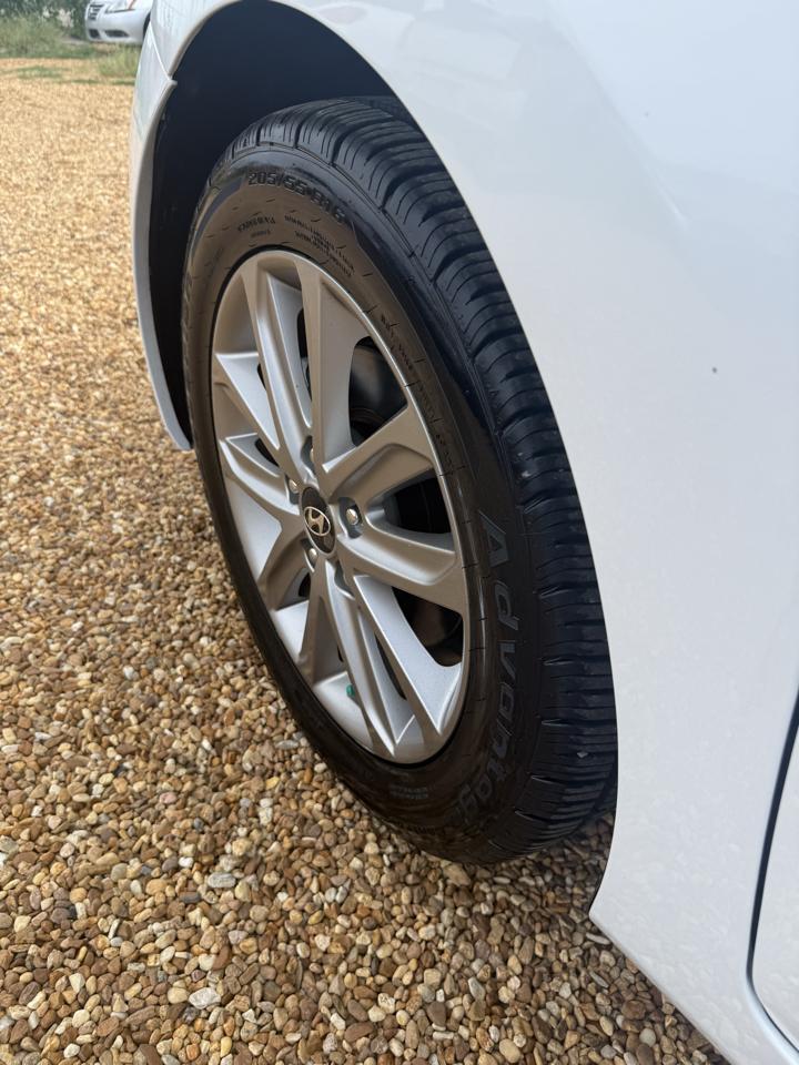 Hyundai Elantra SE 6AT 2015