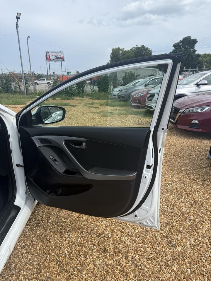 Hyundai Elantra SE 6AT 2015