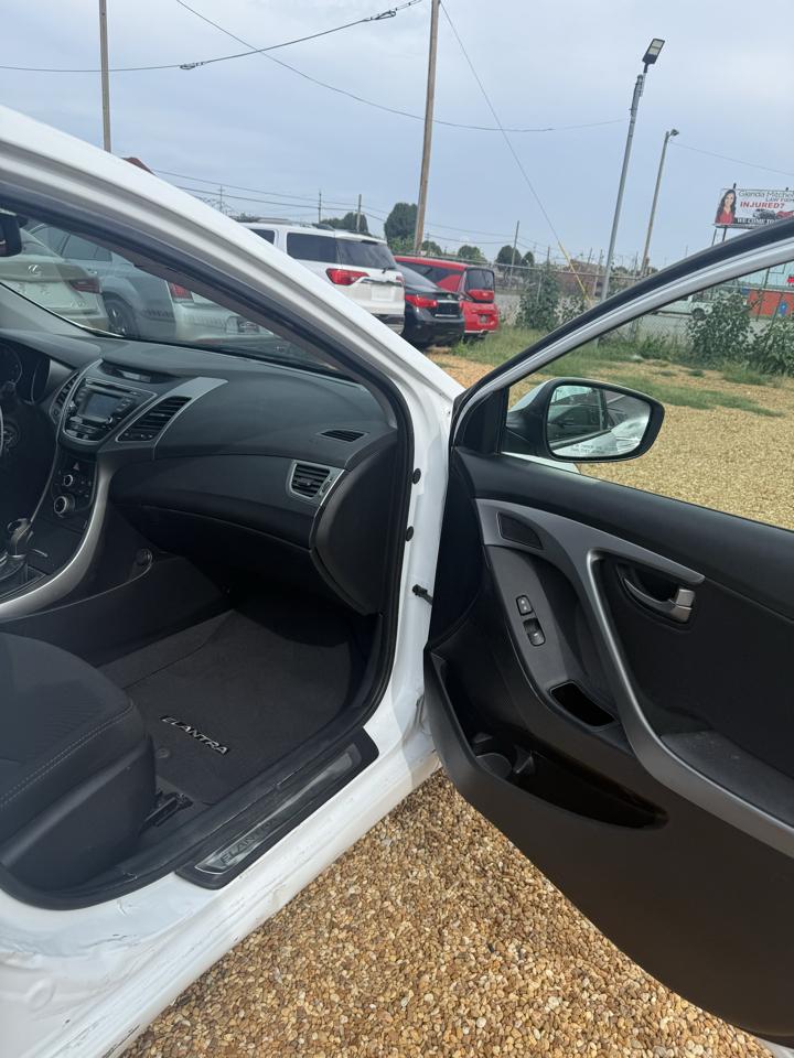 Hyundai Elantra SE 6AT 2015