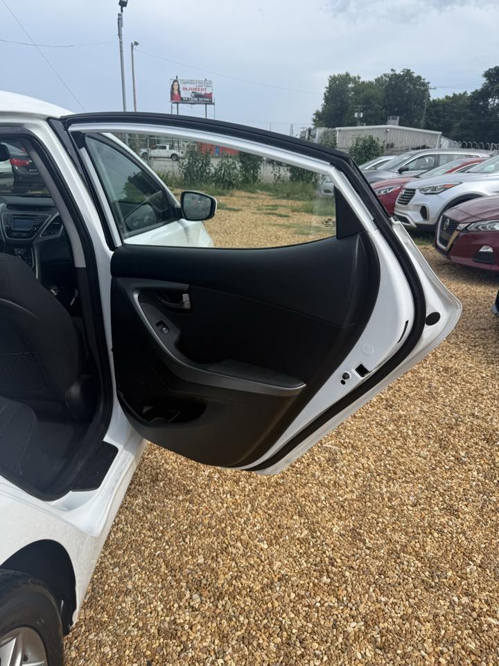 Hyundai Elantra SE 6AT 2015