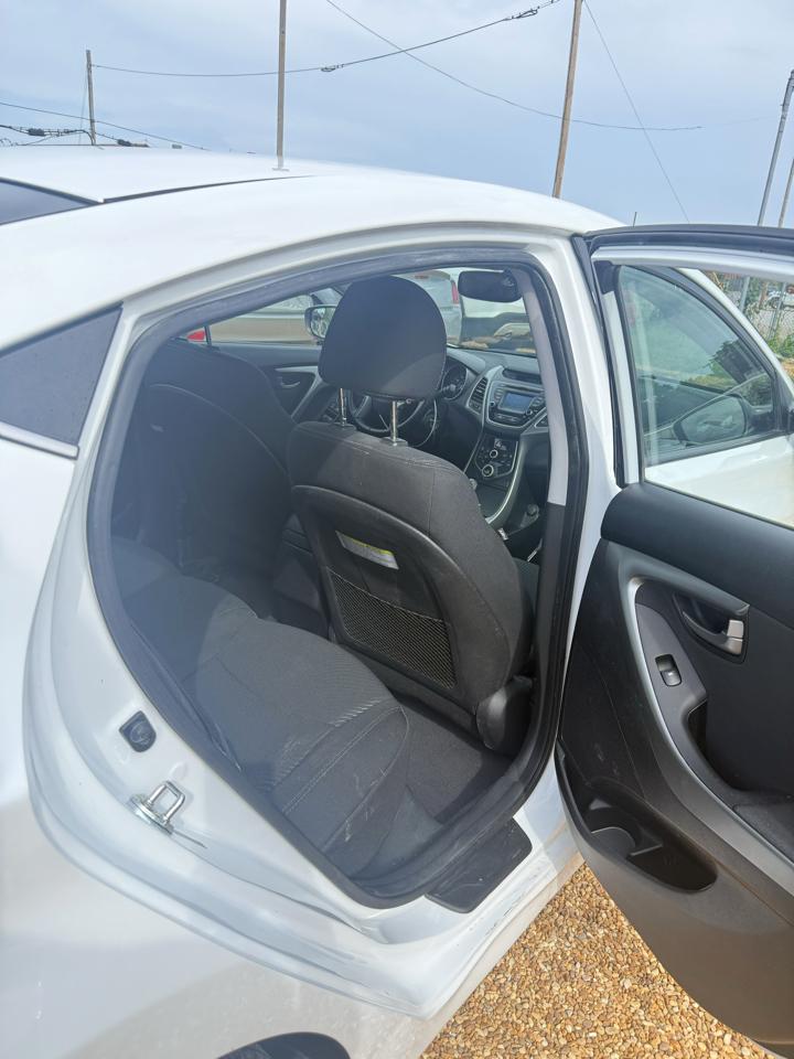 Hyundai Elantra SE 6AT 2015
