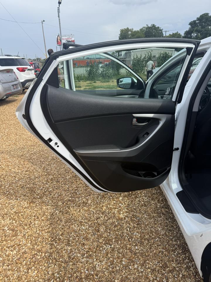 Hyundai Elantra SE 6AT 2015