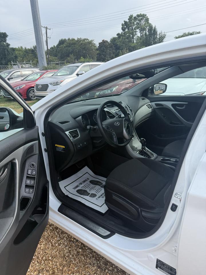 Hyundai Elantra SE 6AT 2015