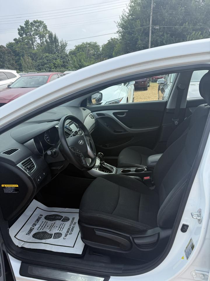 Hyundai Elantra SE 6AT 2015