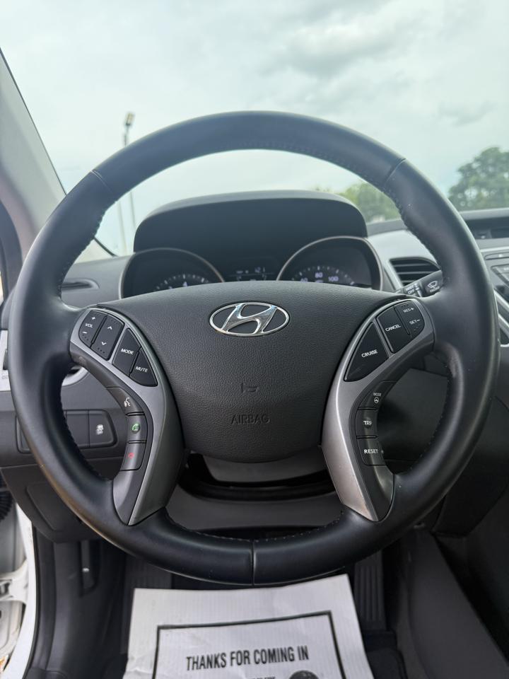 Hyundai Elantra SE 6AT 2015