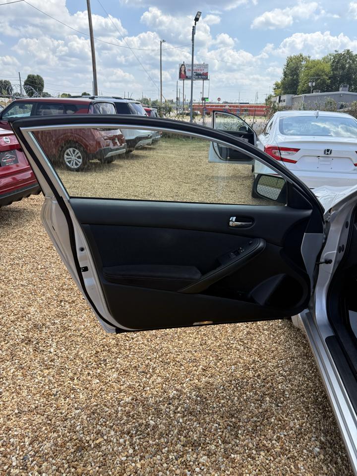 Nissan Altima 2.5 S CVT Coupe 2013