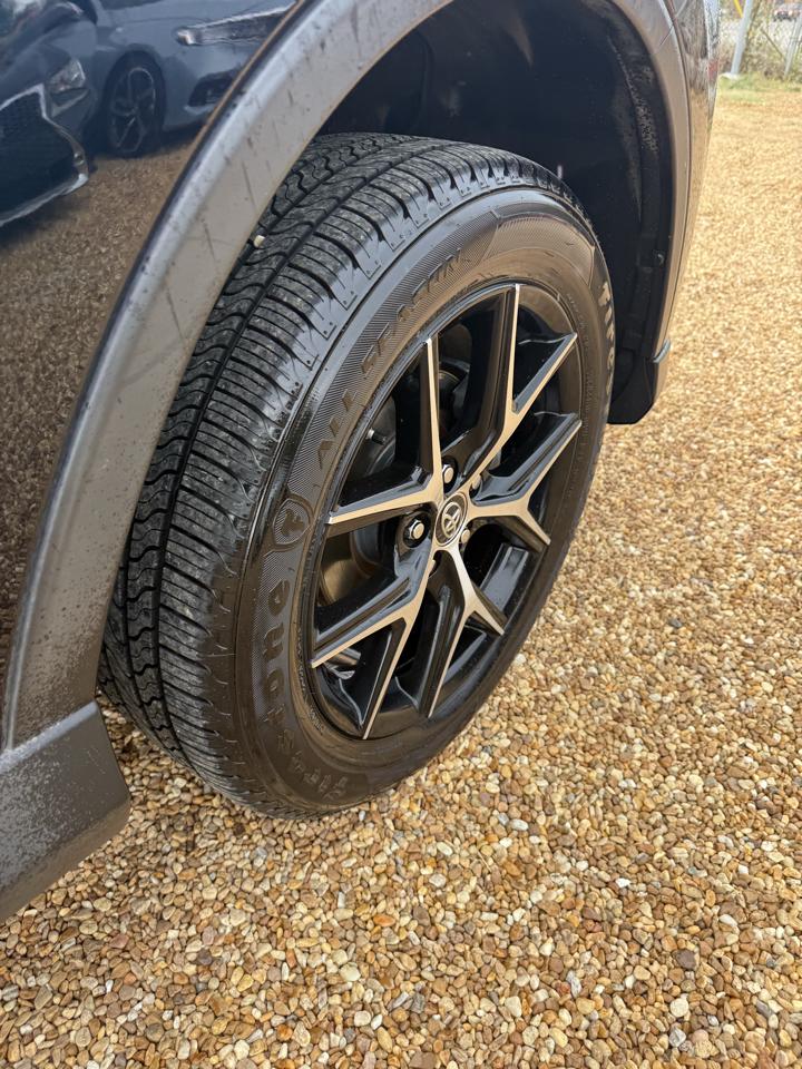 Toyota RAV4 SE FWD 2018
