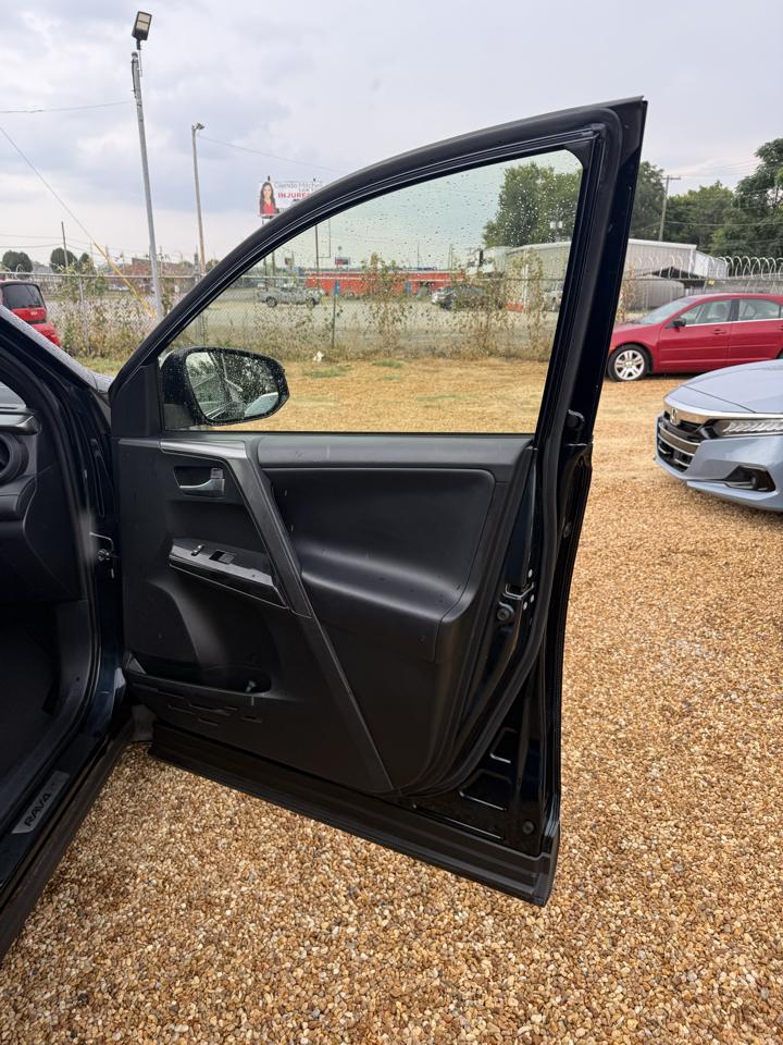 Toyota RAV4 SE FWD 2018