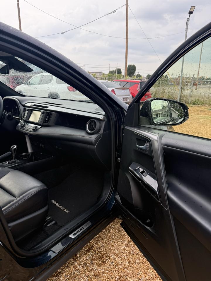 Toyota RAV4 SE FWD 2018