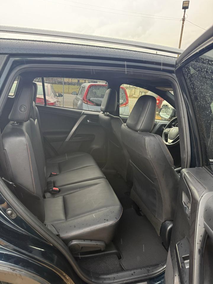 Toyota RAV4 SE FWD 2018