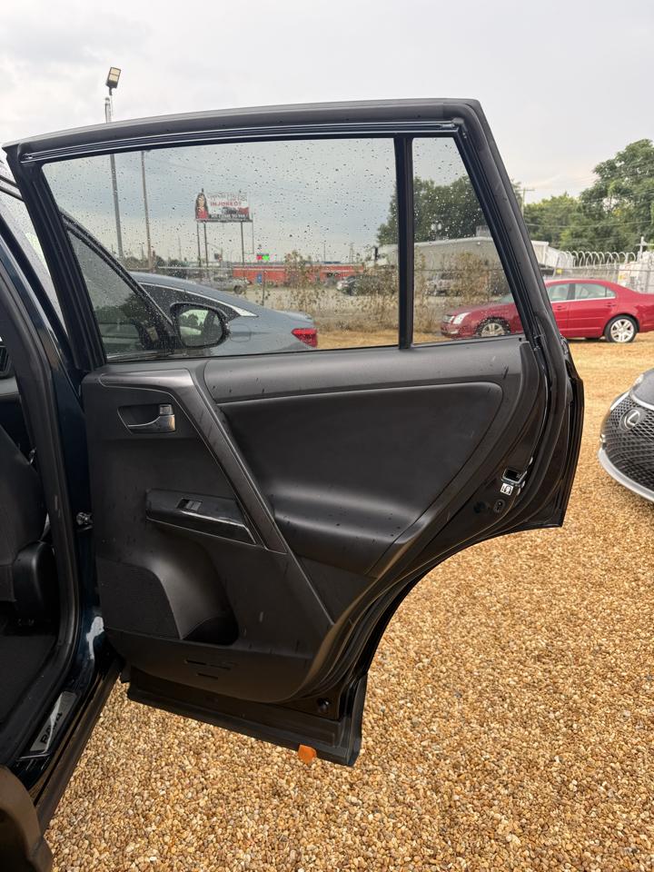 Toyota RAV4 SE FWD 2018