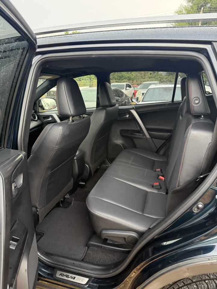 Toyota RAV4 SE FWD 2018