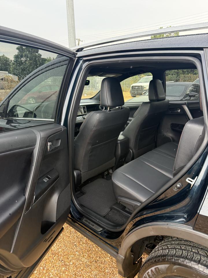 Toyota RAV4 SE FWD 2018