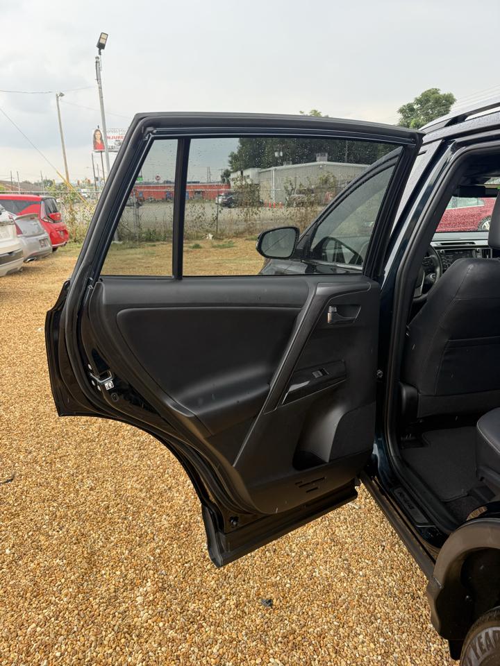 Toyota RAV4 SE FWD 2018